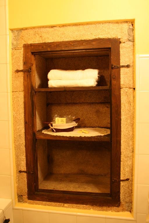Rectoral De Goian Pensionat Sarria Rum bild
