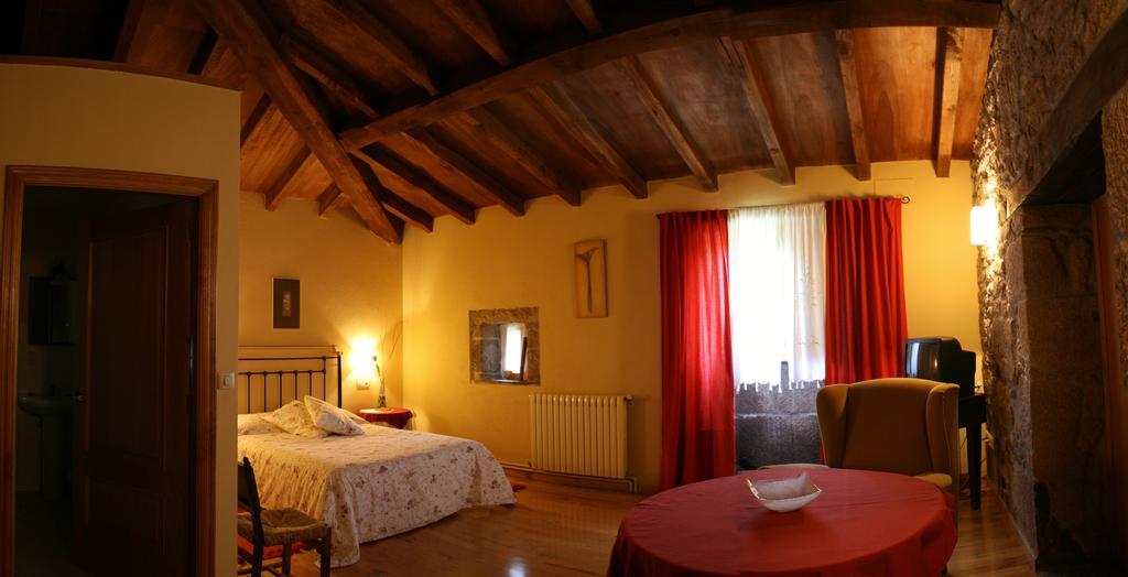 Rectoral De Goian Pensionat Sarria Rum bild
